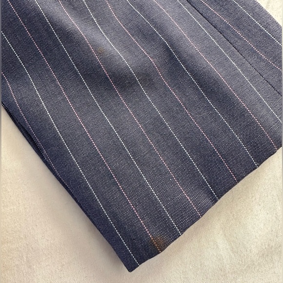 Liz Claiborne Gray Pinstripe Wool Blend Blazer, Size 10 - Picture 9 of 10